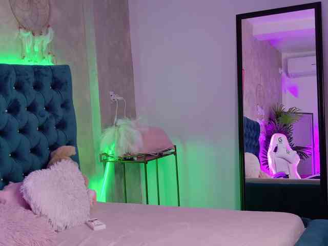 AzzaLee webcam