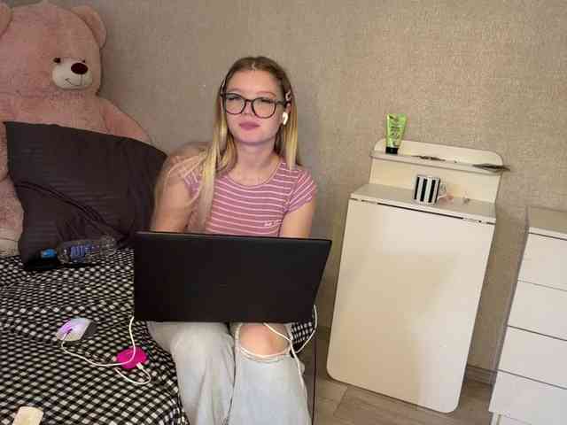 ArdellaPeetoom webcam