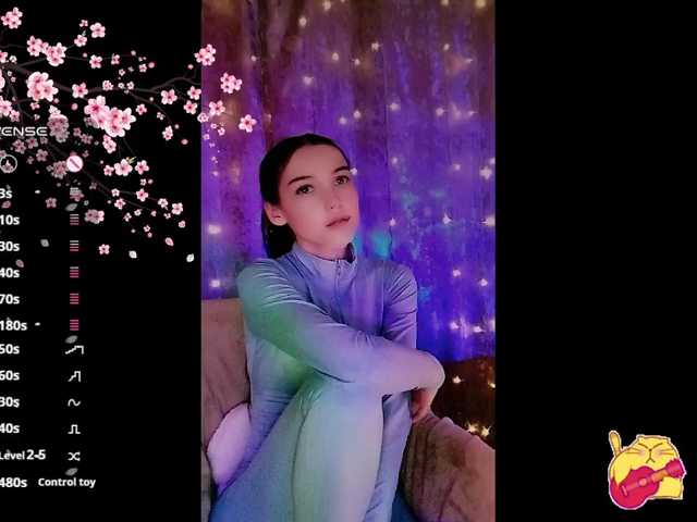 Karo1ina1 live cam on BongaCams