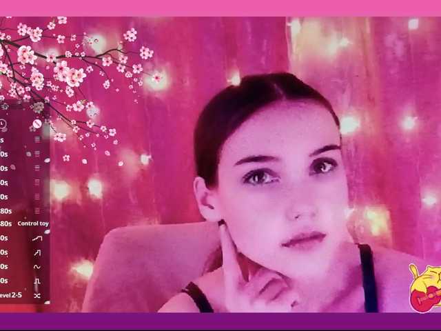 Karo1ina1 live cam on BongaCams