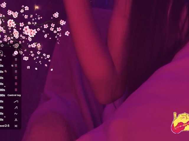 Karo1ina1 live cam on BongaCams