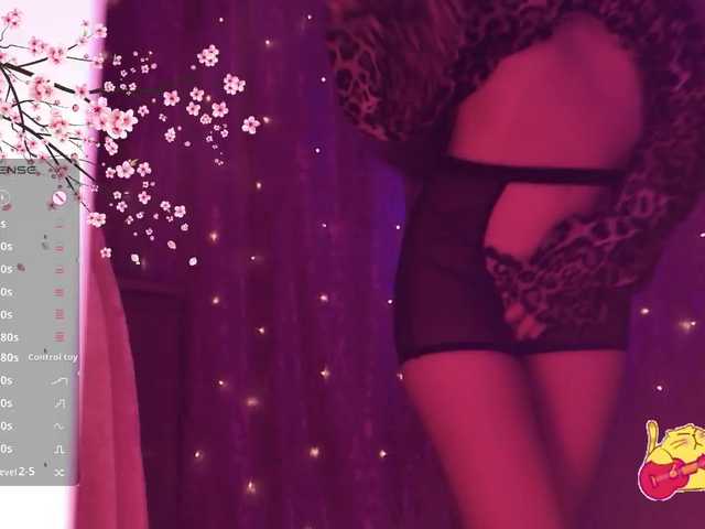 Karo1ina1 live cam on BongaCams