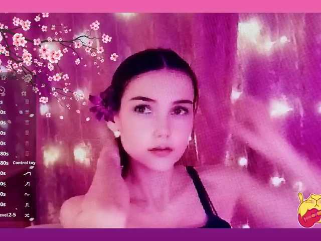 Karo1ina1 live cam on BongaCams
