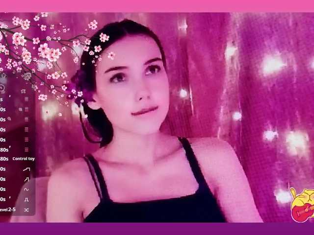 Karo1ina1 live cam on BongaCams