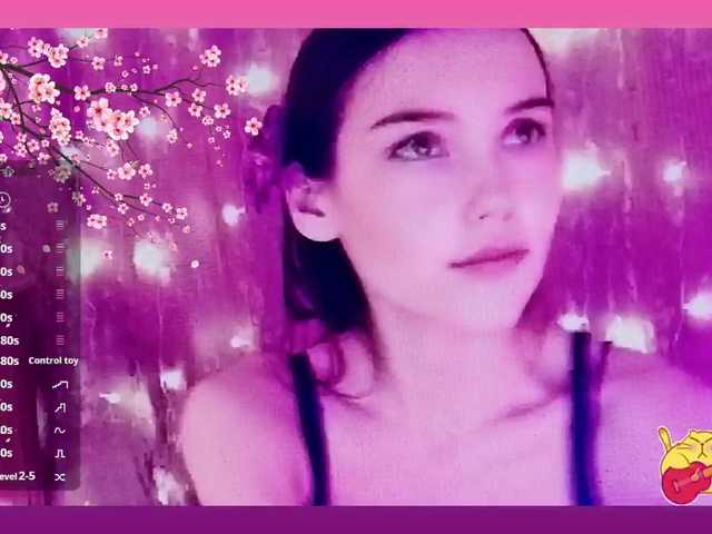 Karo1ina1 live cam on BongaCams