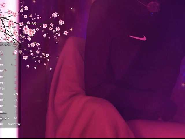 Karo1ina1 live cam on BongaCams