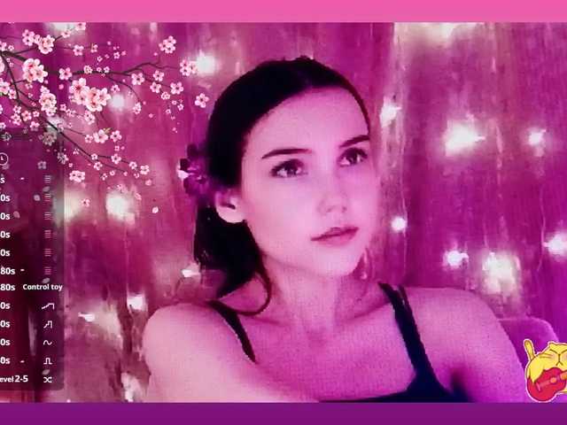 Karo1ina1 live cam on BongaCams
