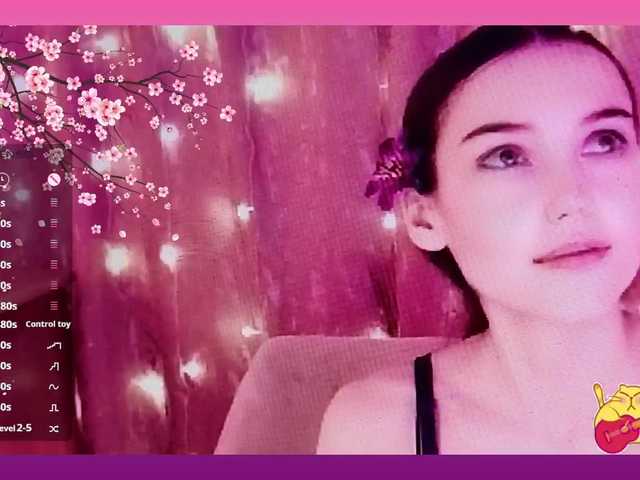 Karo1ina1 live cam on BongaCams