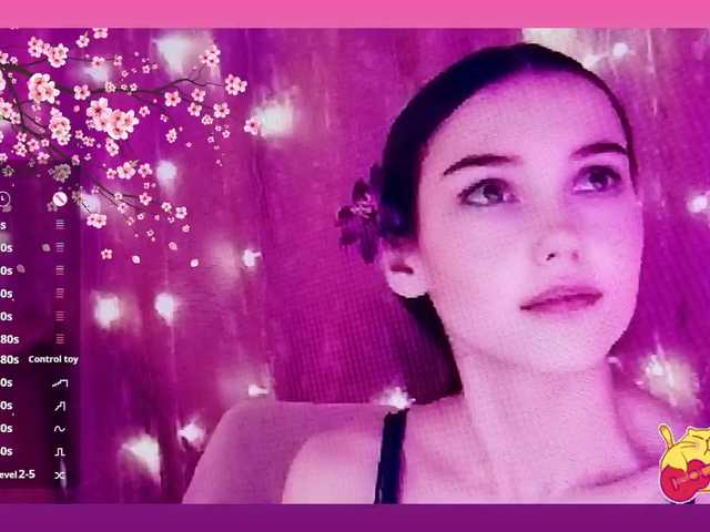 Karo1ina1 live cam on BongaCams