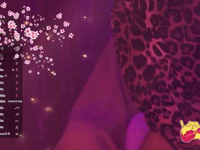 Karo1ina1 live cam on BongaCams