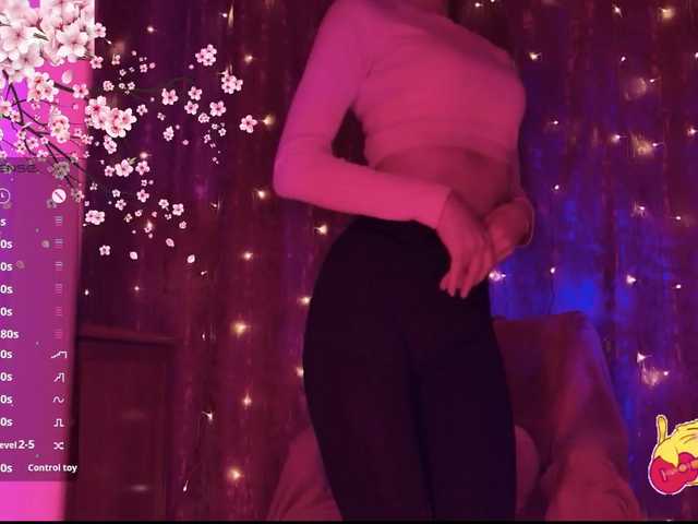 Karo1ina1 live cam on BongaCams