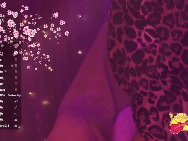 Karo1ina1 live cam on BongaCams