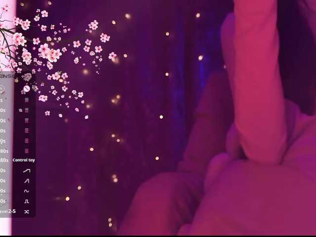 Karo1ina1 live cam on BongaCams