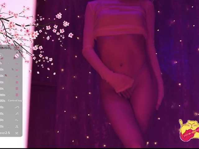 Karo1ina1 live cam on BongaCams