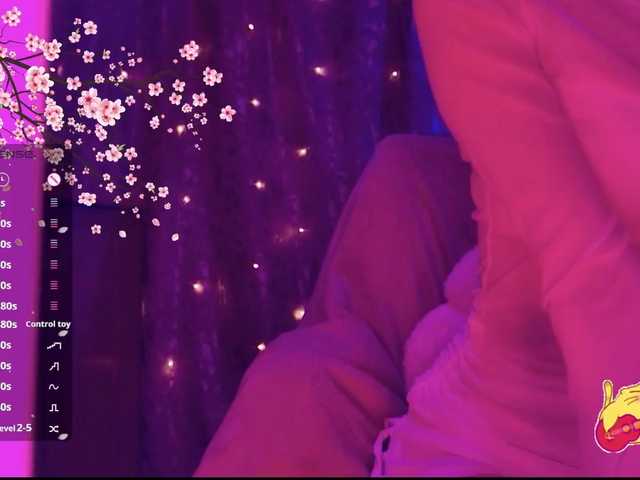 Karo1ina1 live cam on BongaCams