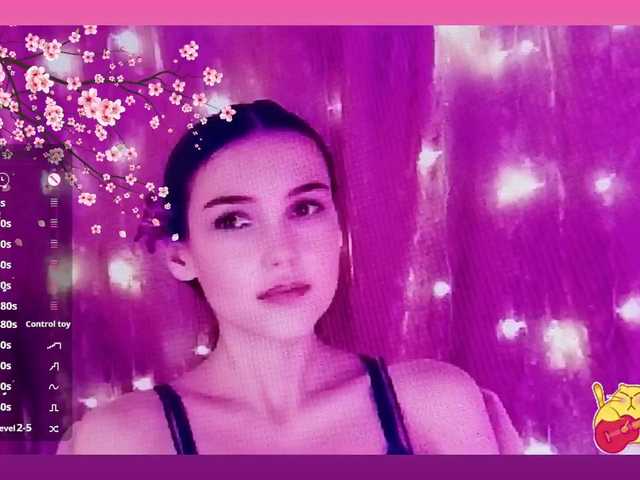 Karo1ina1 live cam on BongaCams