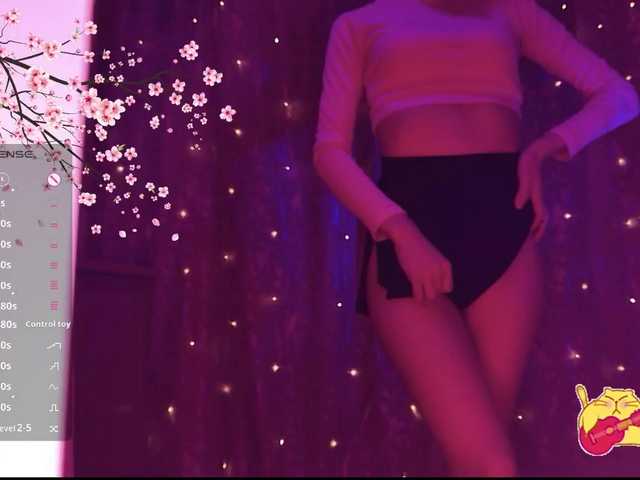 Karo1ina1 live cam on BongaCams