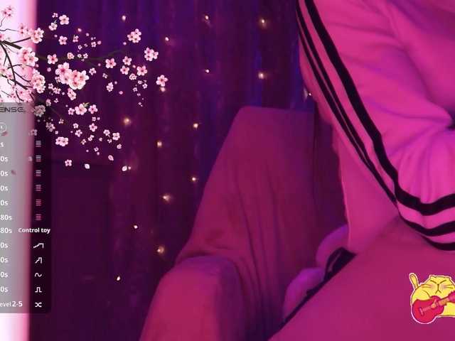 Karo1ina1 live cam on BongaCams