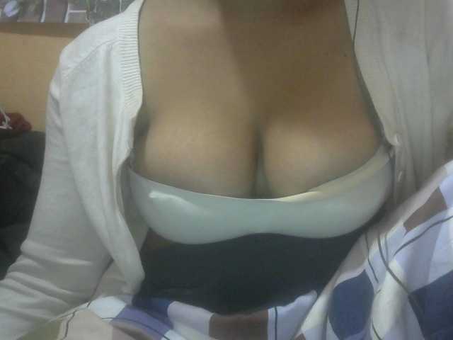 Janahhot live cam on BongaCams