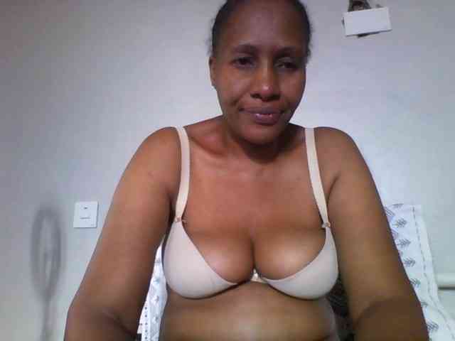 EllyStacy webcam