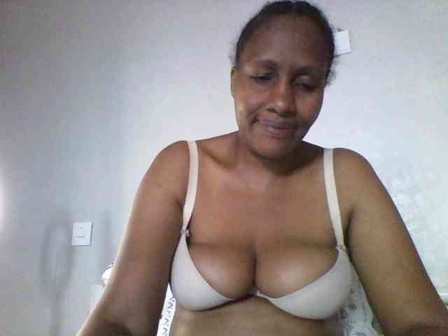 EllyStacy webcam