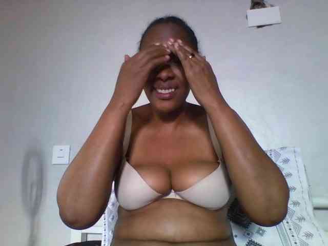 EllyStacy webcam