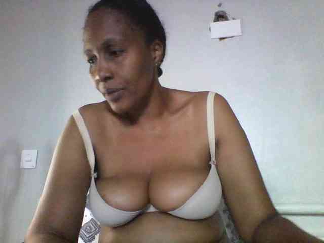 EllyStacy webcam