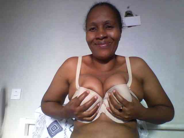 EllyStacy webcam