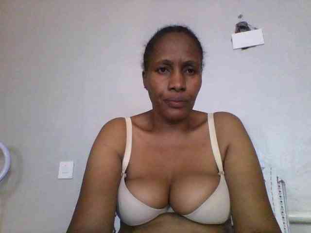 EllyStacy webcam