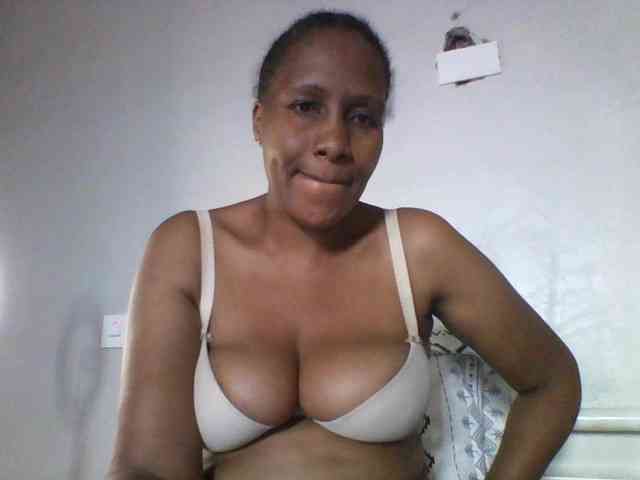 EllyStacy webcam