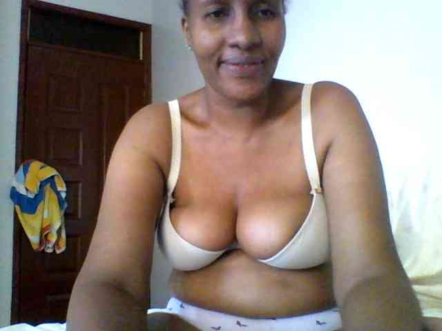EllyStacy webcam