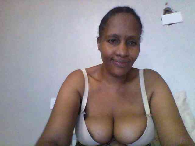 EllyStacy webcam