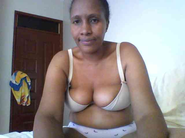 EllyStacy webcam