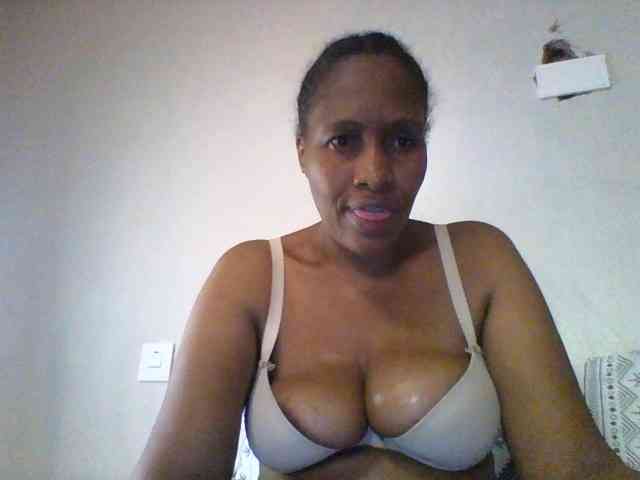 EllyStacy webcam