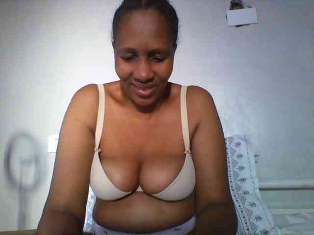 EllyStacy webcam