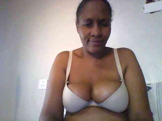 EllyStacy webcam