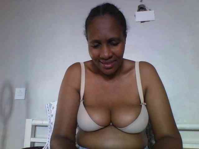 EllyStacy webcam
