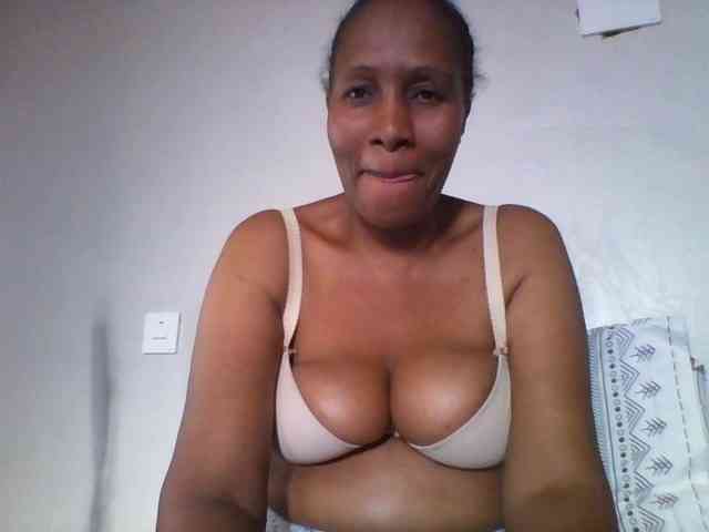 EllyStacy webcam