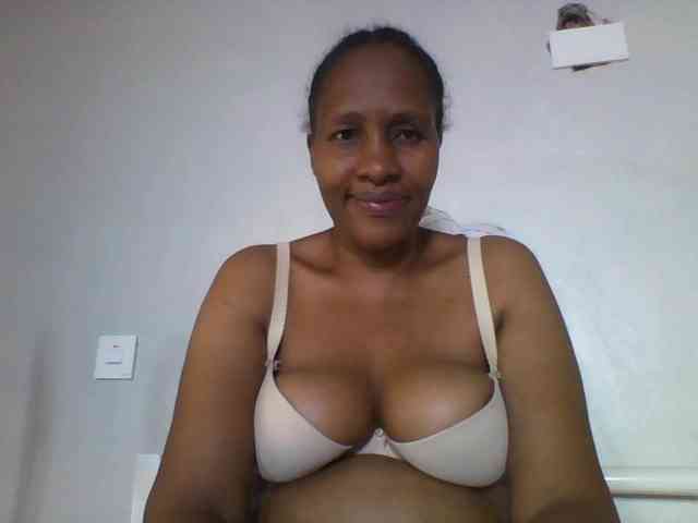 EllyStacy webcam
