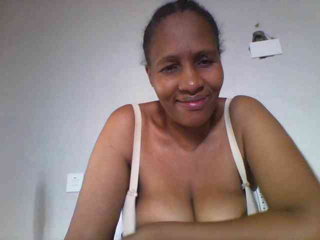 EllyStacy webcam