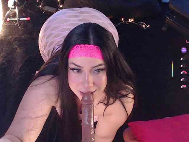 Emmy-Ruiz webcam