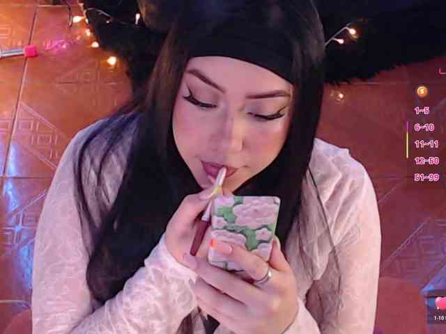 Emmy-Ruiz webcam