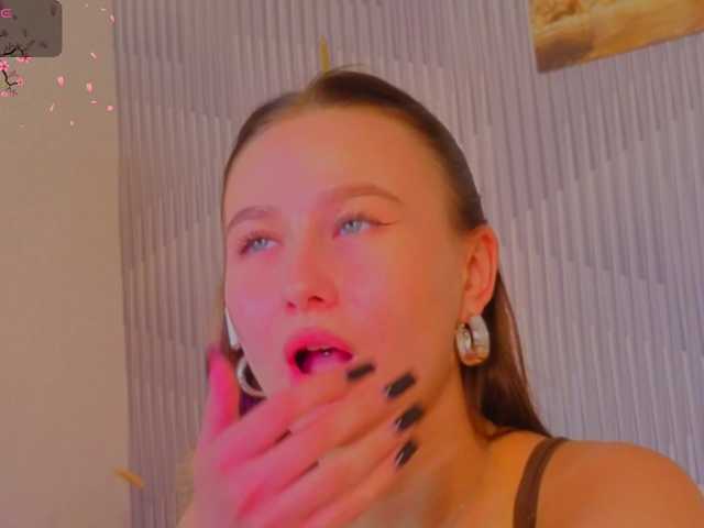 Kiki-angelll live cam on BongaCams