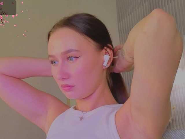 kiki-angelll cam belle