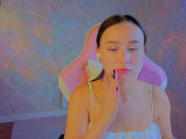 kiki-angelll online