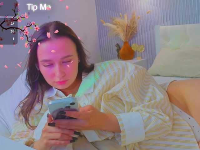 kiki-angelll online