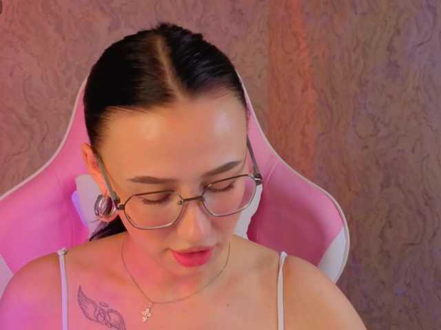 kiki-angelll online