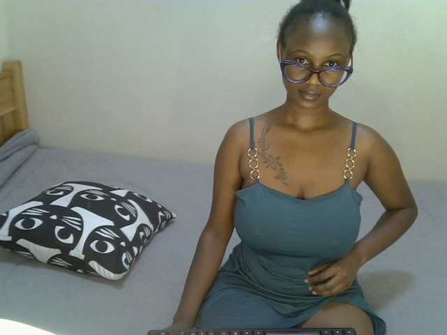 Badgalstar live cam on BongaCams