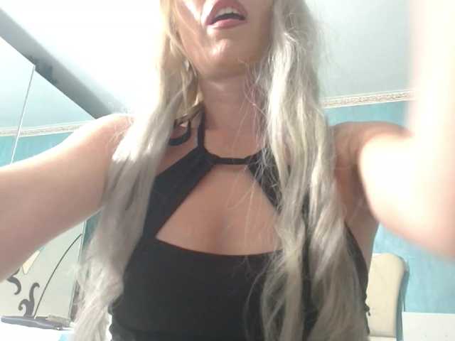 LaraLane live webcam show