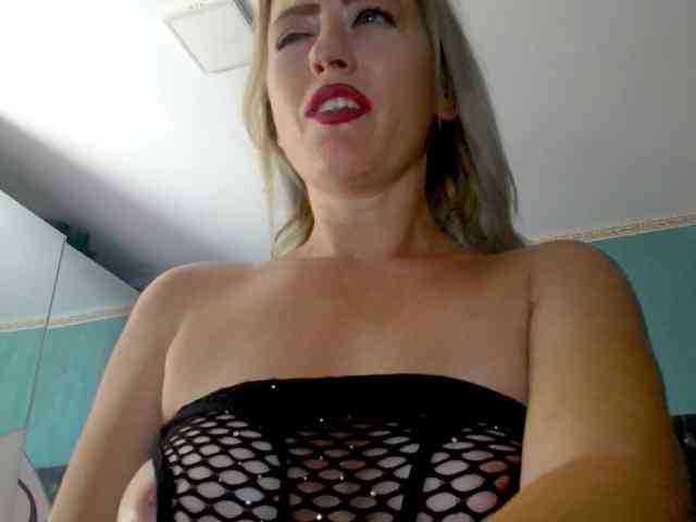 LaraLane webcam